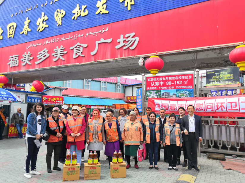 1562129149212832.jpg 北園春市場(chǎng)送溫暖關(guān)愛(ài)環(huán)衛(wèi)工人01_副本.jpg