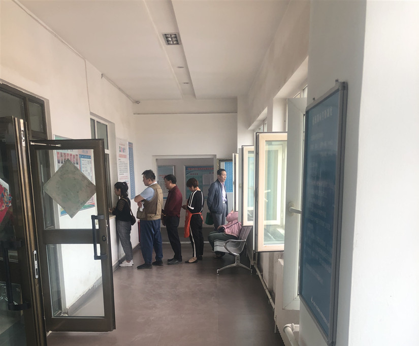 1567399485919688.jpg 圖為:物業(yè)公司周末為商戶充值_副本.jpg