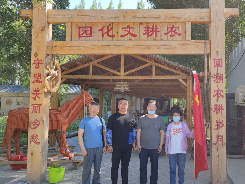 1625174884250582.jpg 圖為:烏蘇北園春市場黨支部參觀紅色基地_副本.jpg