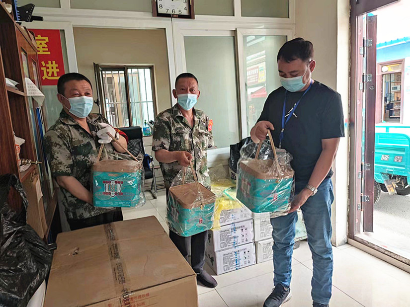 1657167096126377.jpg 圖為:北園春集團(tuán)工會發(fā)放端午節(jié)粽子_副本.jpg